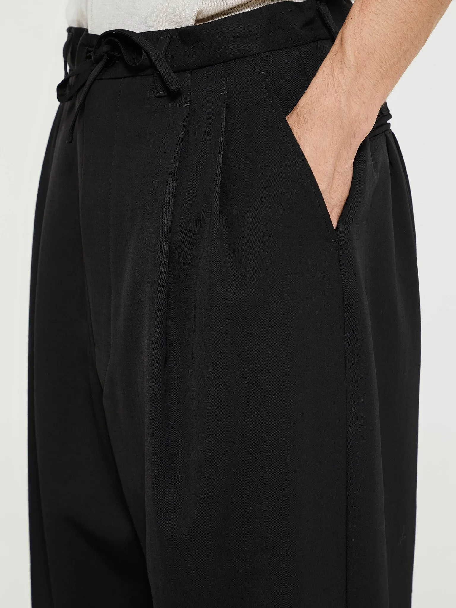 Drawstring Pleated Pants in Black