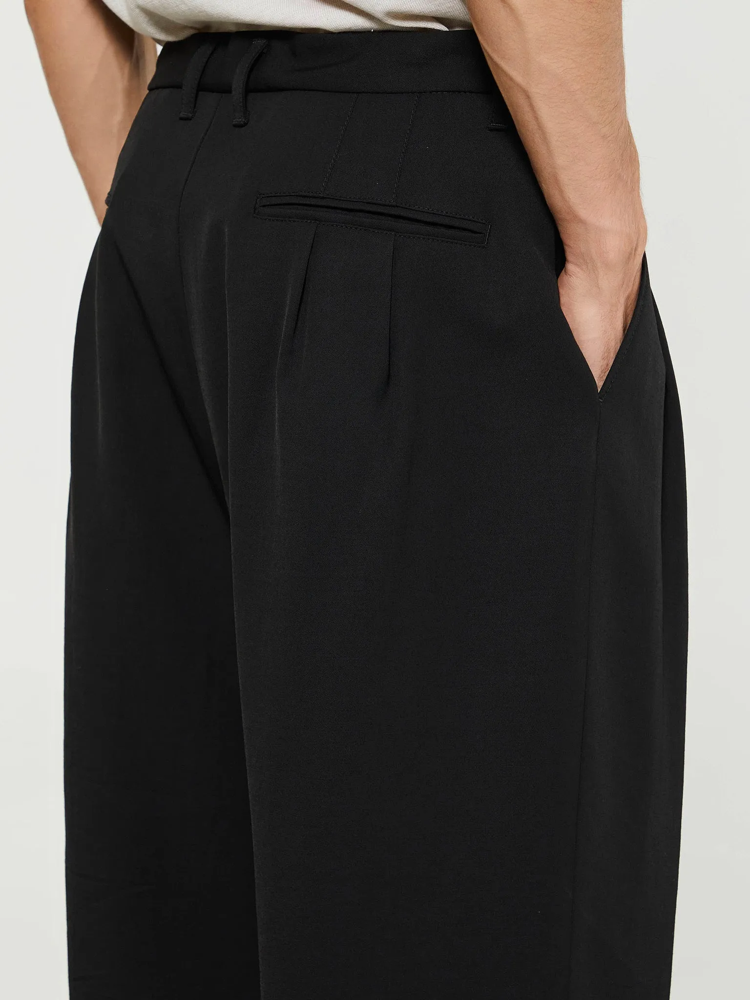 Drawstring Pleated Pants in Black