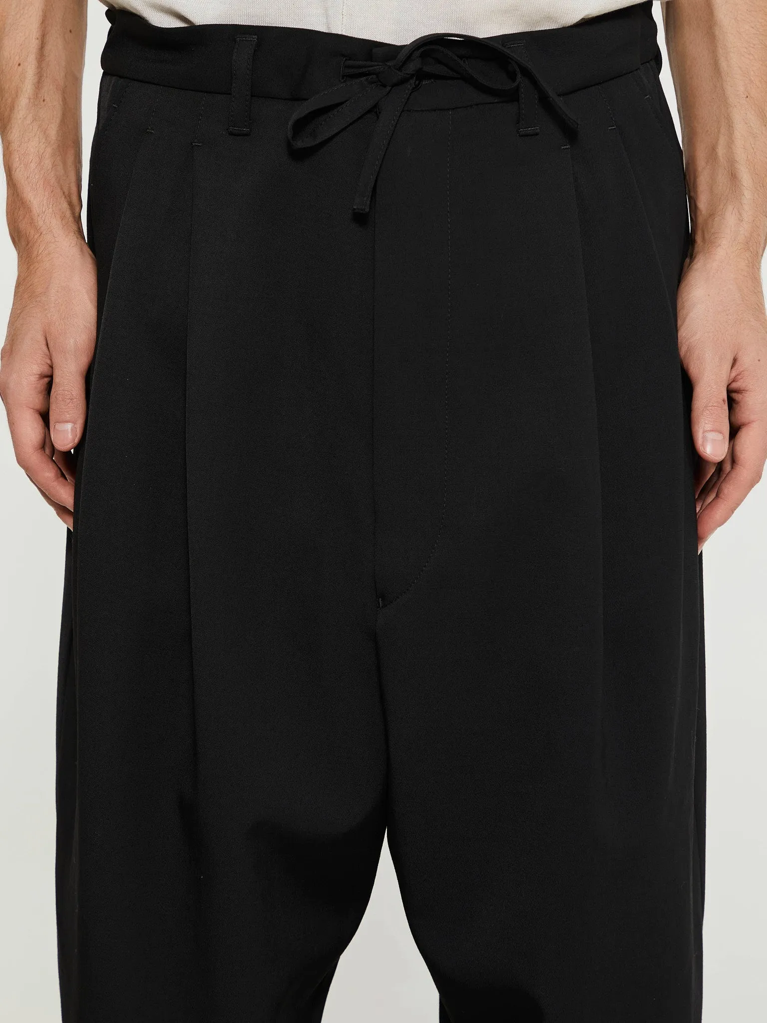 Drawstring Pleated Pants in Black