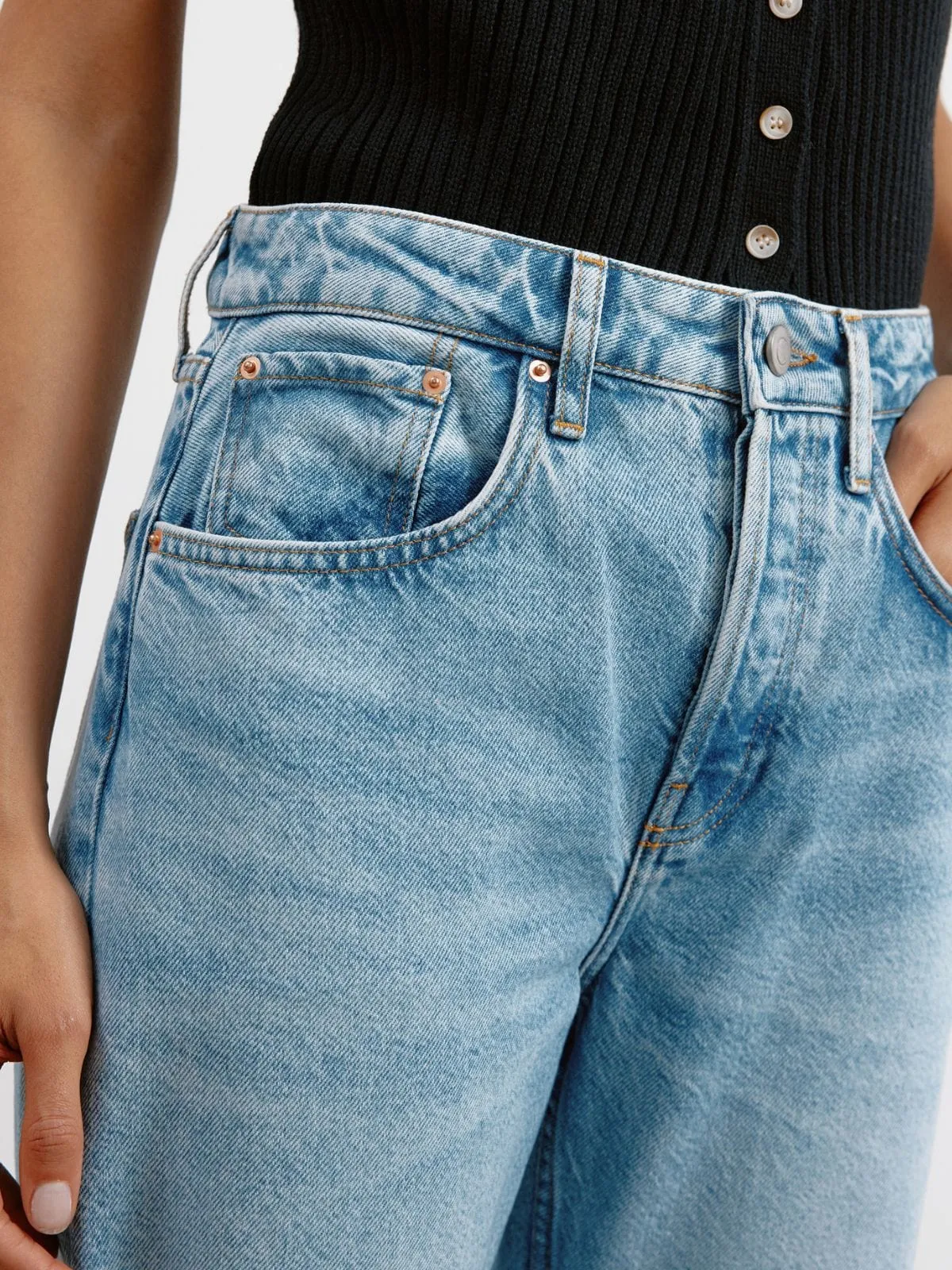 Light Wash Relaxed Jeans