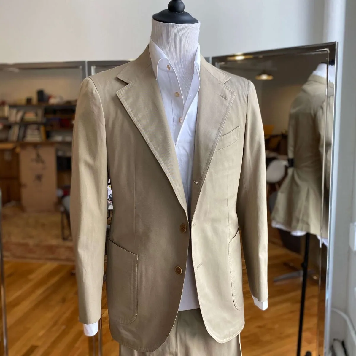 x Sartoria Carrara: Beige lightweight cotton suit in Drapers 8oz gabardine